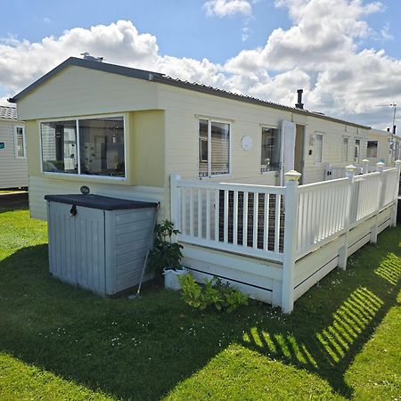 Caravan To Hire Lyon'S Robin Hood Rhyl Bagian luar foto
