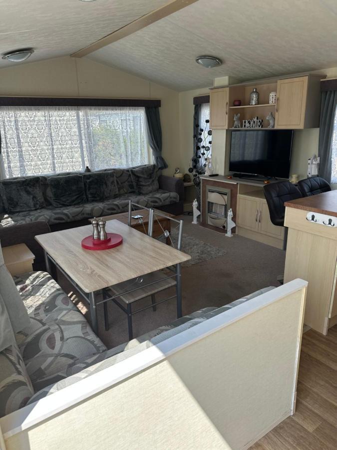 Caravan To Hire Lyon'S Robin Hood Rhyl Bagian luar foto